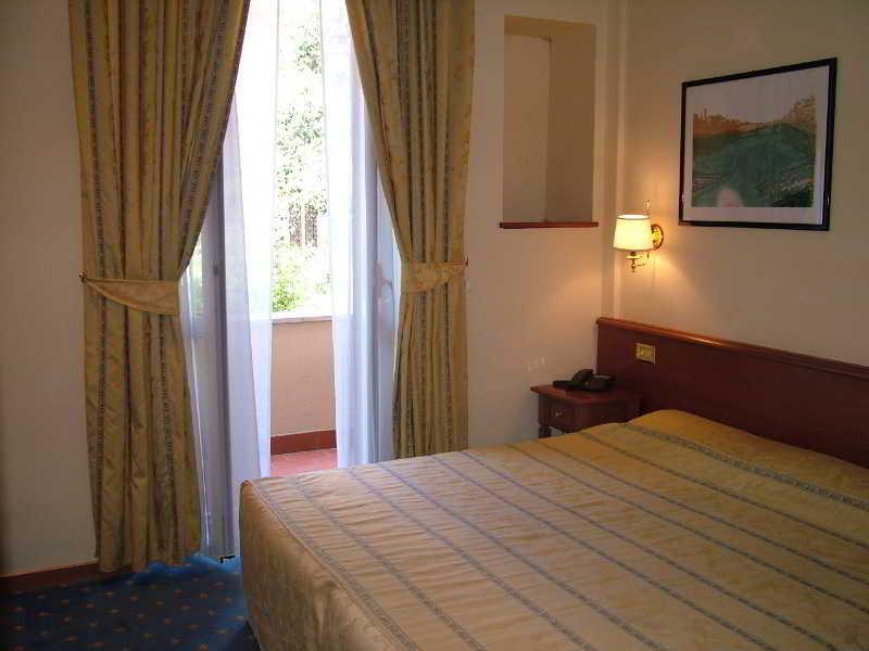 Midi Hotel
